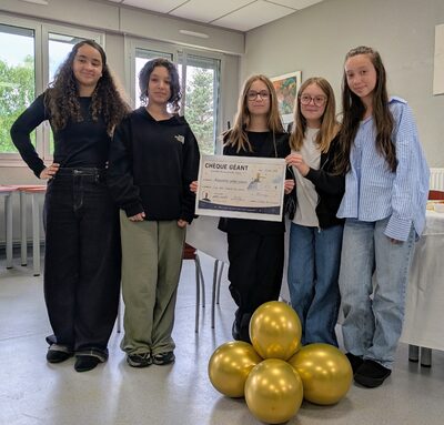 Remise d'un chèque de 570 euros à l'association Petits Princes.