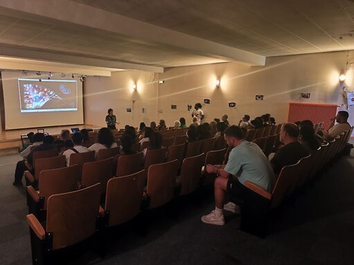 cine debat(1).jpg